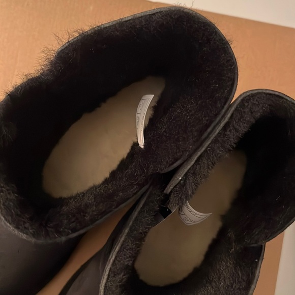 New UGG Zariyah Water Repellent Ankle Boot - Picture 9 of 11